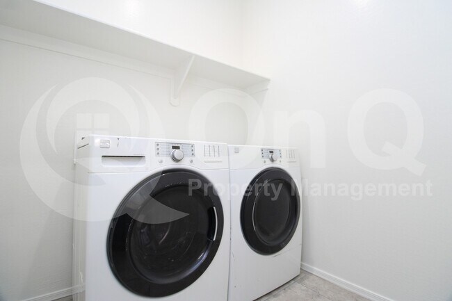 Building Photo - 4644 W Nutmeg Ave