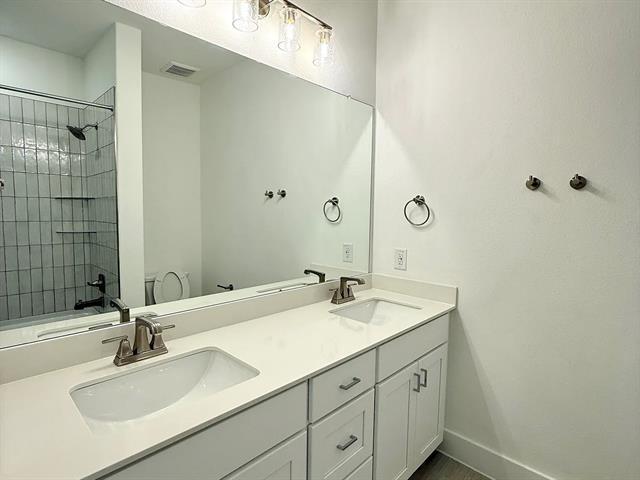 Building Photo - 2556 Campden Mews