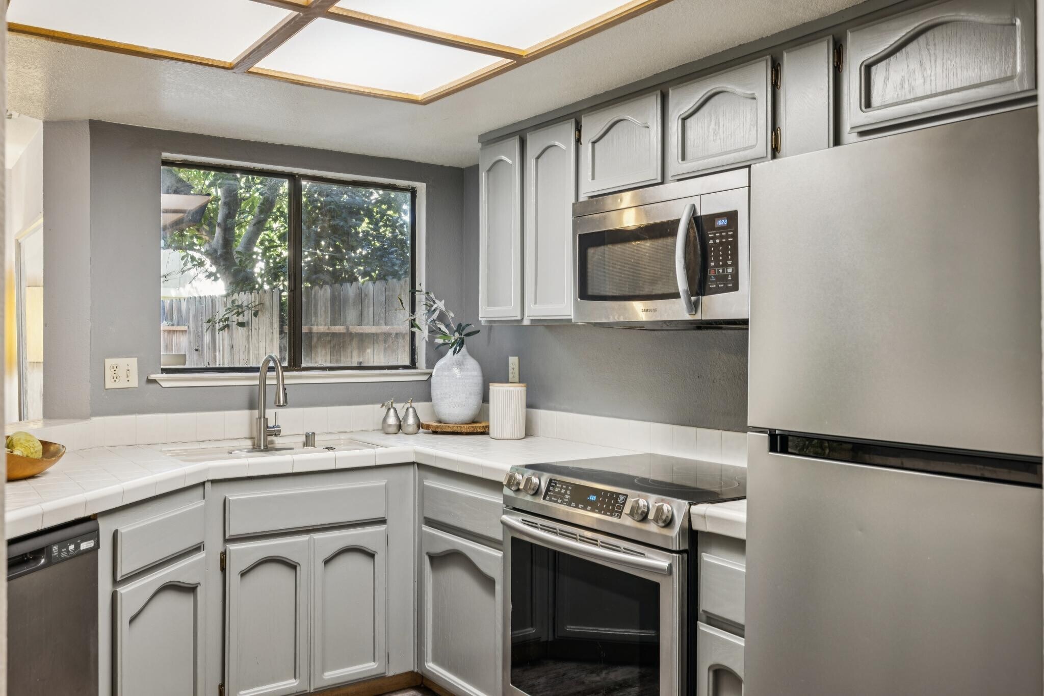 Building Photo - 7300 Perera Cir