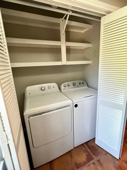 Inside Washer/Dryer - 8200 Neely Dr