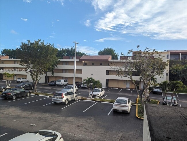 Building Photo - 8810 Fontainebleau Blvd