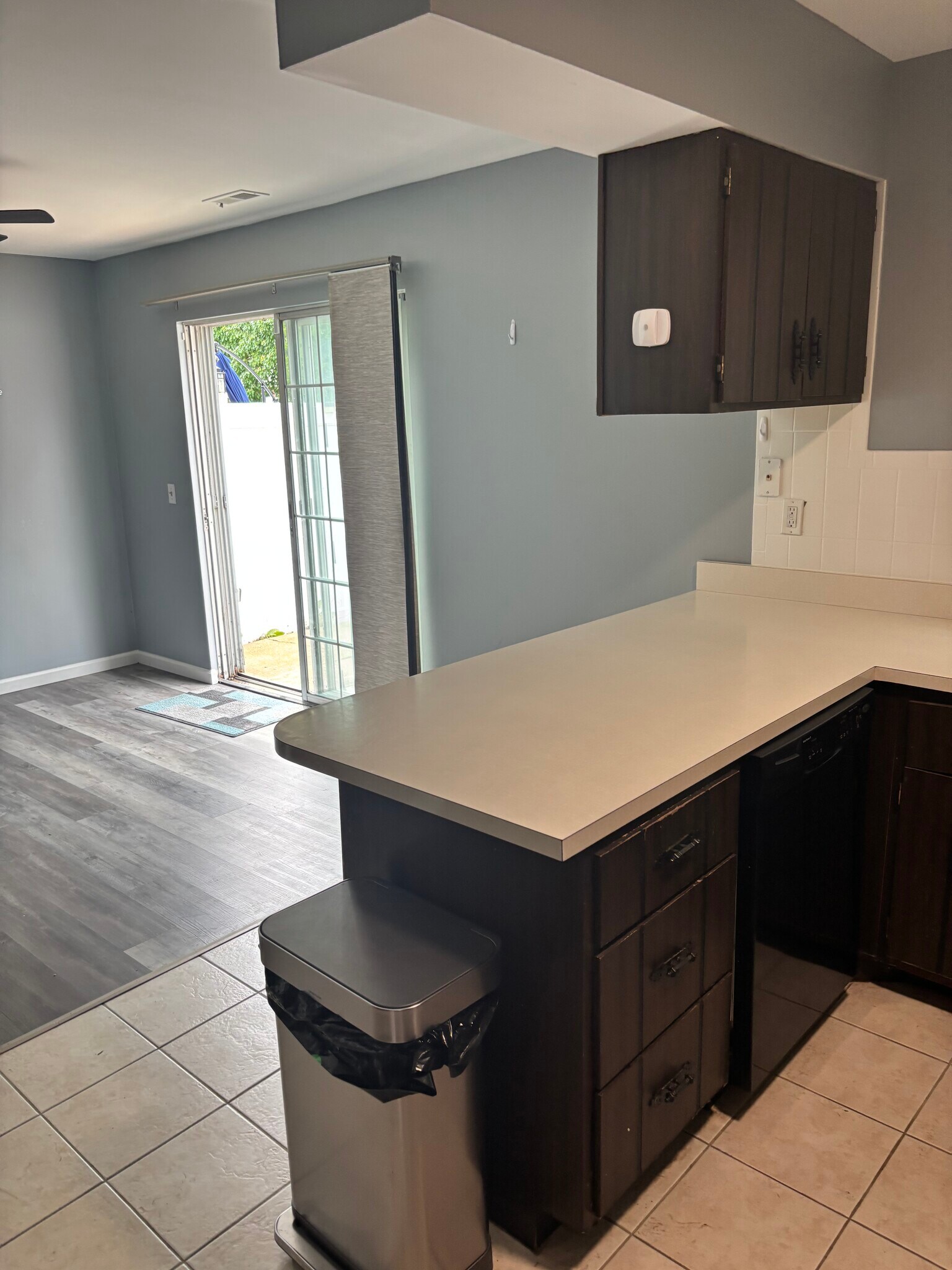 Breakfast counter - 825 Dumont Pl