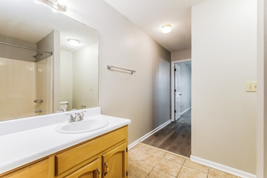 Building Photo - 4681 Woodglen Ct