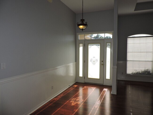 Building Photo - Just minutes to NAS Pensacola & Perdido Key