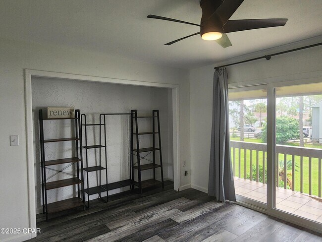 Building Photo - 6901 N Lagoon Dr