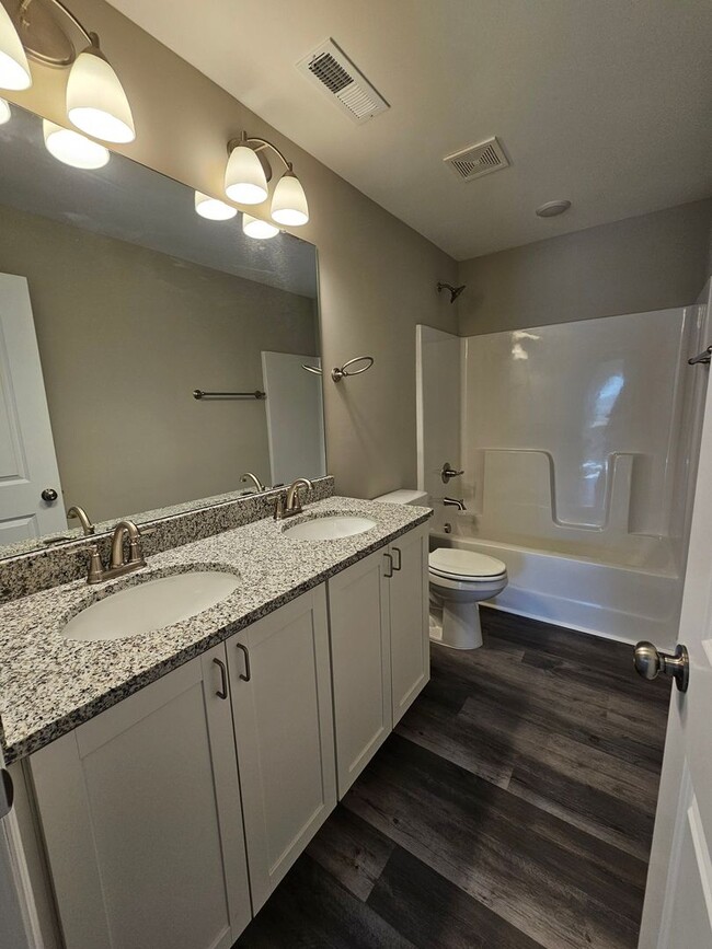 Building Photo - 1st Month Free!!