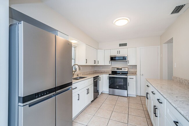 Building Photo - Central Gulfport - 3 Bedroom 2 Bath Home