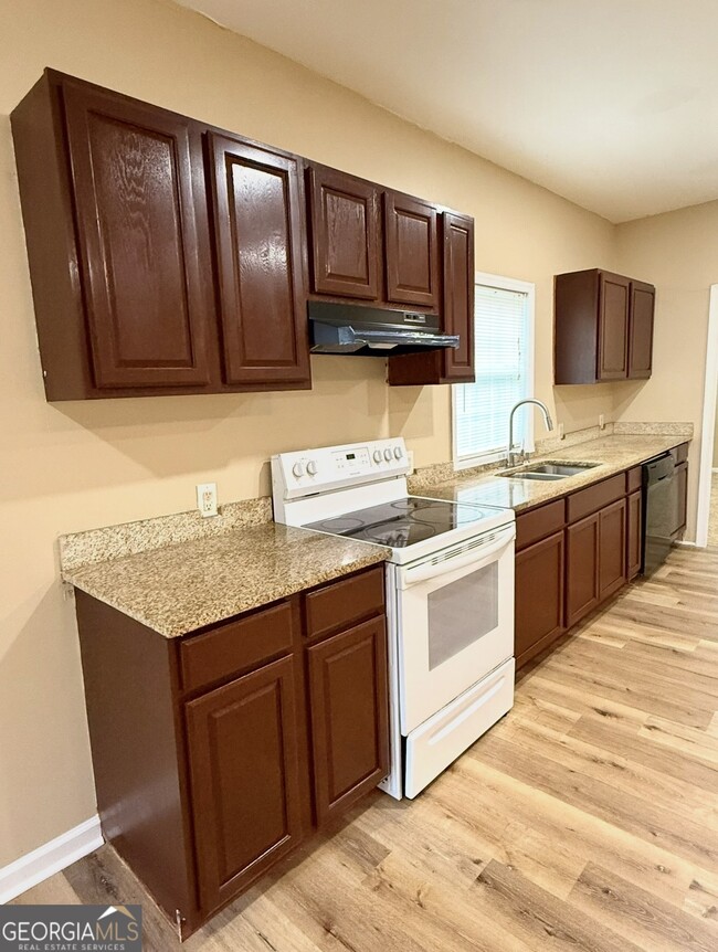 Building Photo - 4831 Oak Path