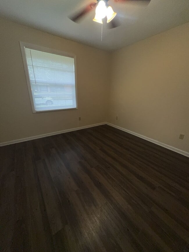 Building Photo - 2216 Welch Dr