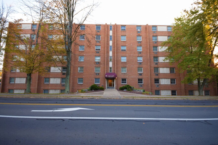 Interior Photo - Allen Park