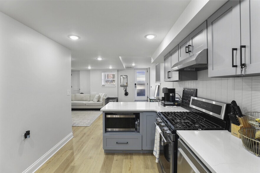 Building Photo - 520 N Ada St