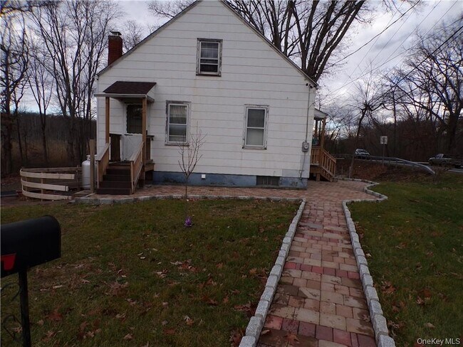 Building Photo - 2 Mertes Ln