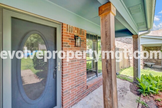 Building Photo - 6843 Maury Dr