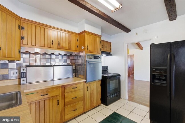 Building Photo - 2423 Harwood Rd