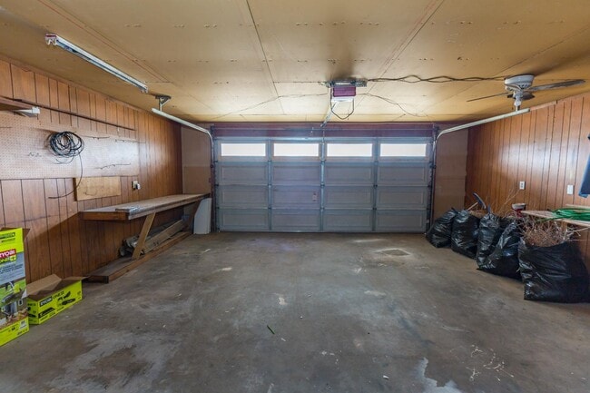 Building Photo - 2390 Thompson Ave