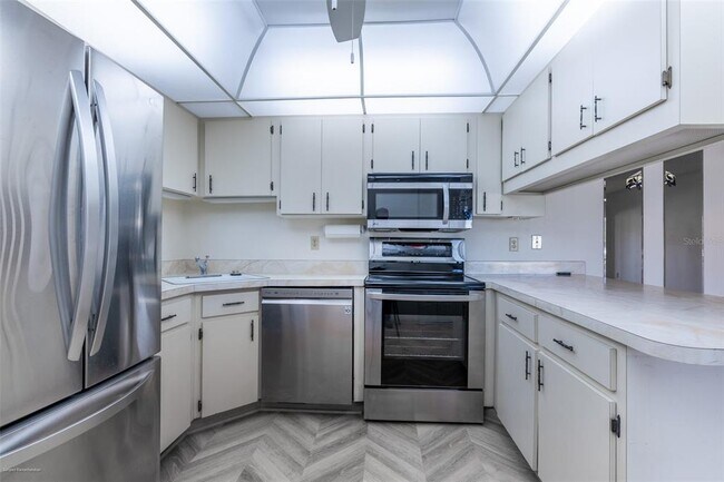 Building Photo - 2300 Aaron St