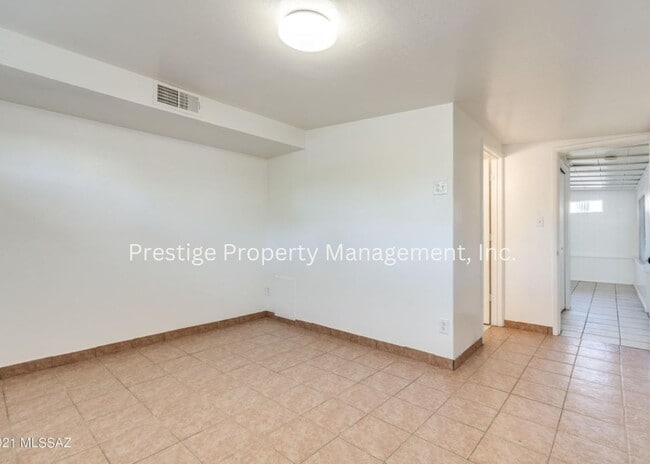 Building Photo - Charming, Updated  Brick Home in Central T...