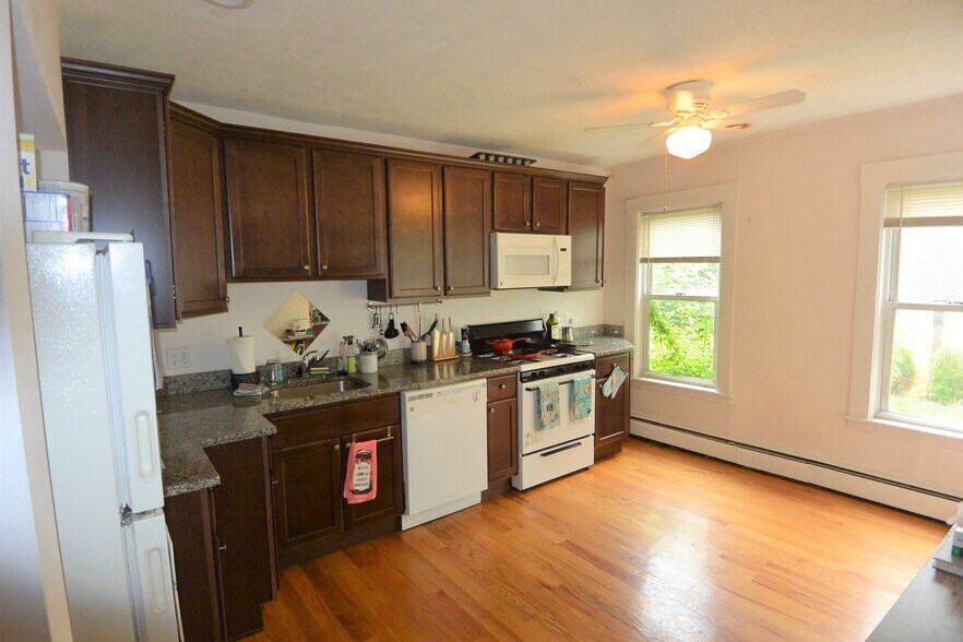 Building Photo - 5 Lawrence St