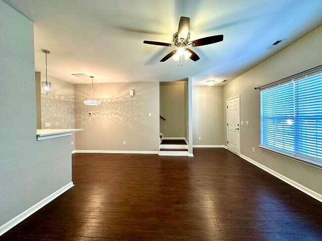 Building Photo - 3/3 Townhome in West of the Ashley!