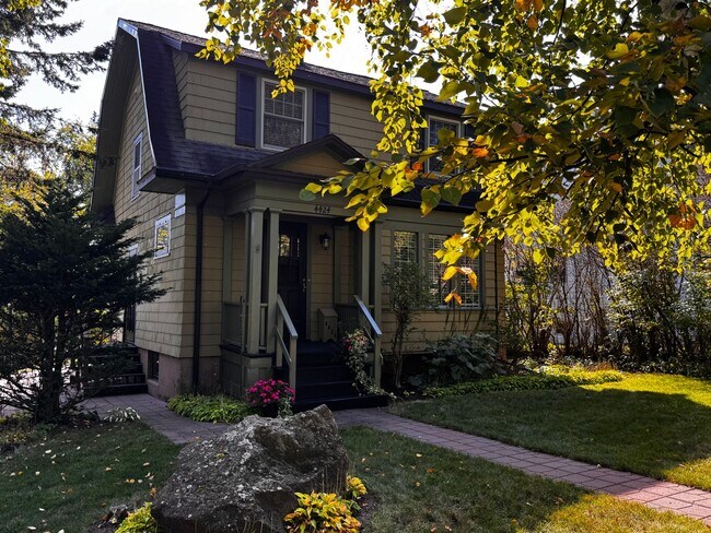 Building Photo - 4424 Gilliat St