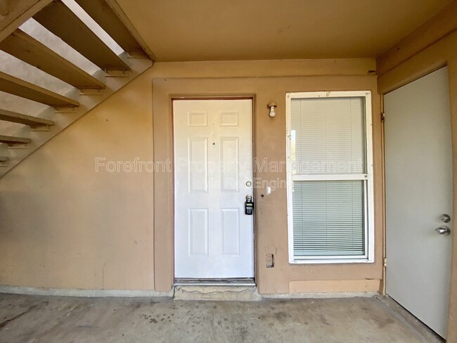 Building Photo - 5225 Meadow Field