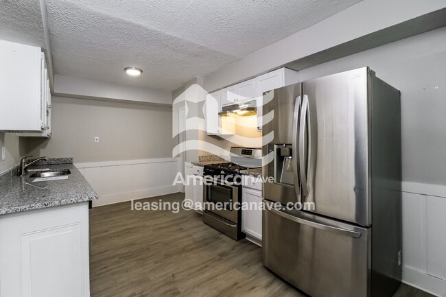 Building Photo - 725 N Bosart Ave