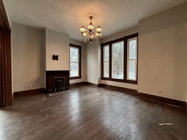 Building Photo - Very Spacious 2 Bed 2.5 Bath Home!