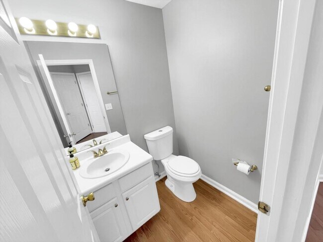 Building Photo - 1926 Leacroft Ct