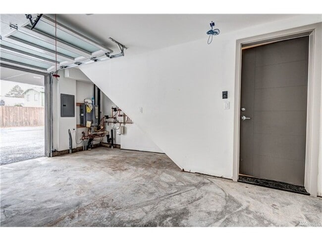 Building Photo - 3Bd/2.5Ba Seattle Townhome