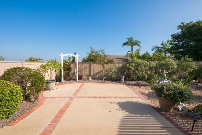 Building Photo - Lovely 3+BR Single-Story Carlsbad Home With AC & Skylights!!