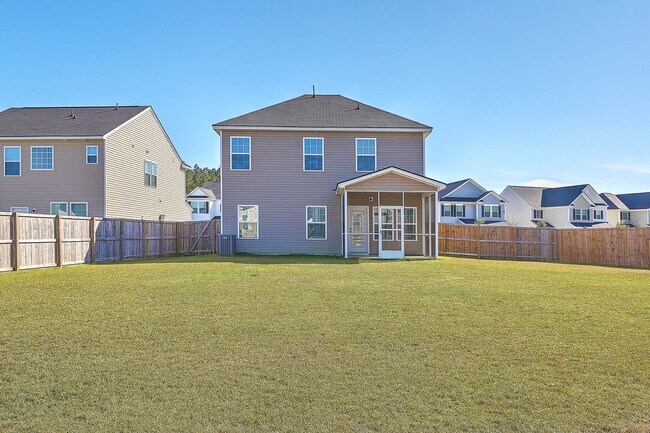 Building Photo - Cane Bay