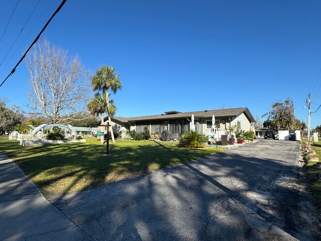 Building Photo - 1412 SE Paradise Ave