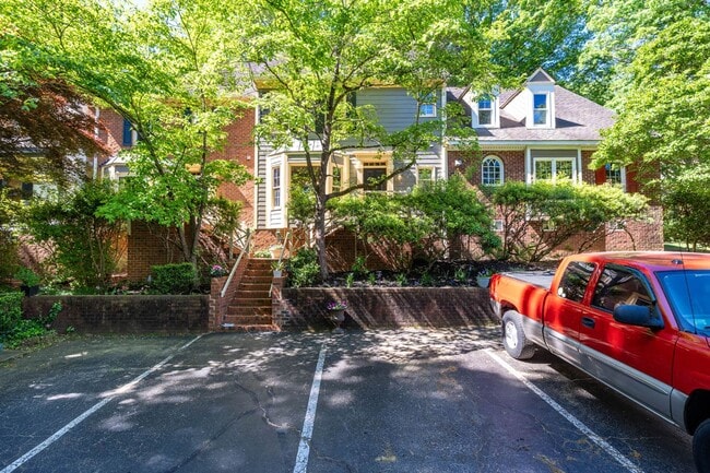 Building Photo - 1305 Hampshire Ct