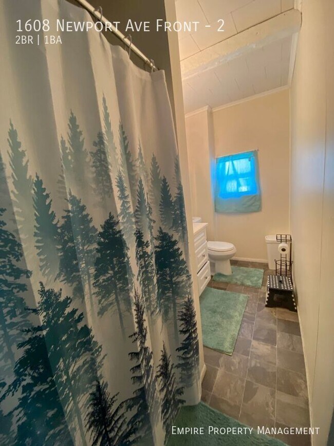 Building Photo - 1st and 2nd Floor: 2 Bedroom / 1 Bathroom ...