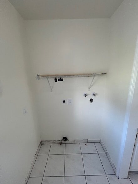 Washer and dryer hook up - 11235 Lynrose St