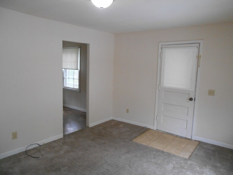 Building Photo - 4405 E Bayley St