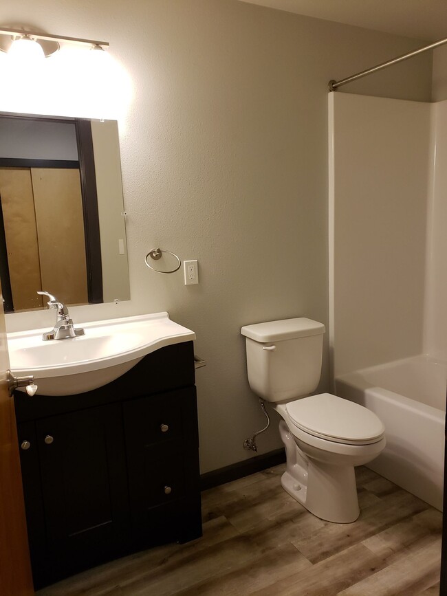 Building Photo - MODERN DOWNTOWN LIVING