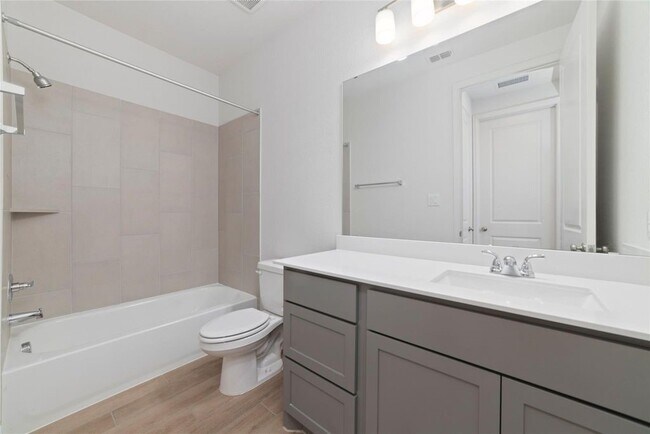 Building Photo - 1434 Girasol St