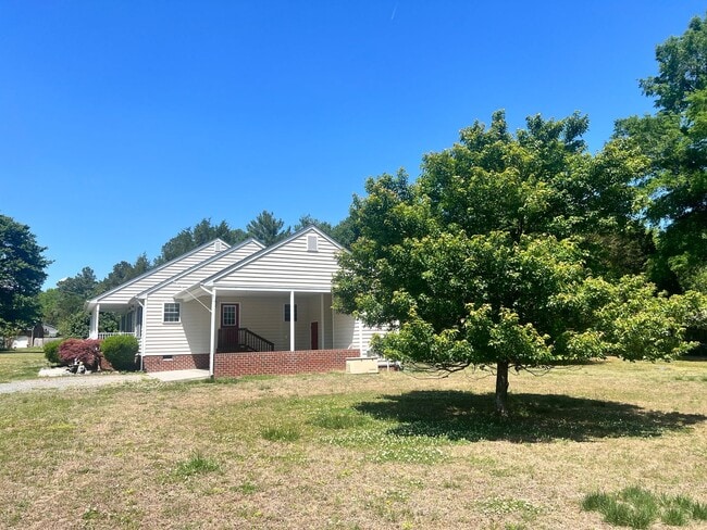 Building Photo - Rancher on 6.79 Acre Lot