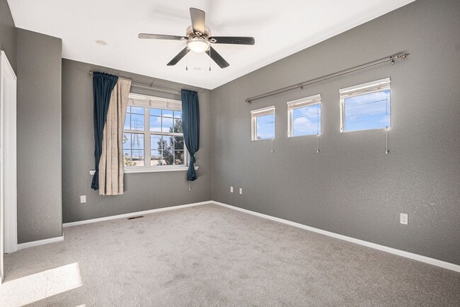 Building Photo - Available NOW!  2 Bedroom 2 Bath Beautiful Townhome