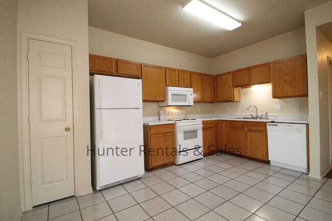 Building Photo - 5203 Daybreak Dr