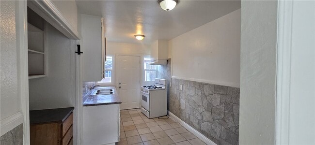 Building Photo - 1095 E Nocta St