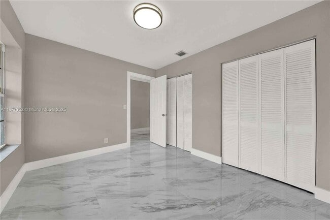 Building Photo - 951 W 30th St