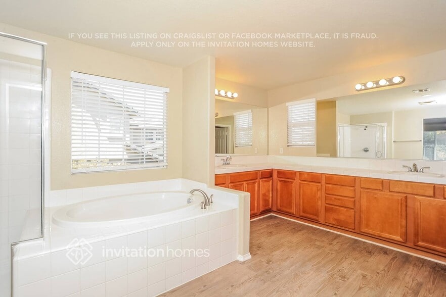 Building Photo - 6814 Miramar Ln