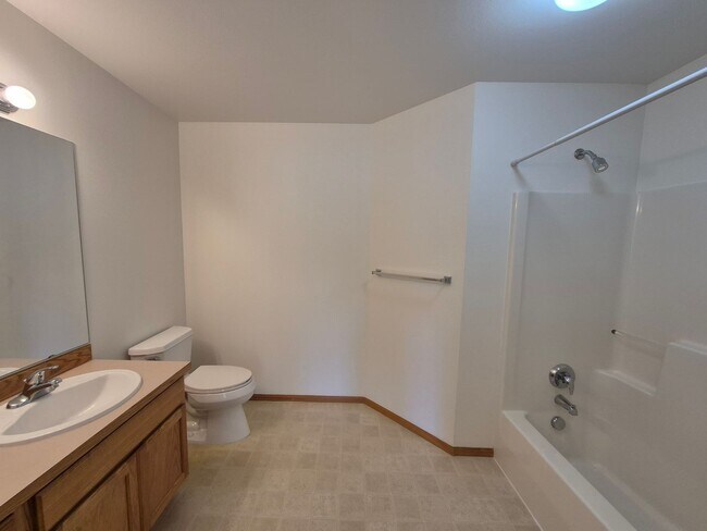 Building Photo - 5672 Correll Dr