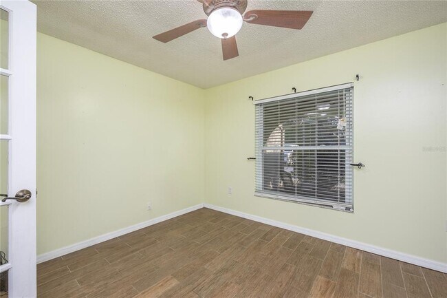 Building Photo - 22481 Southshore Dr