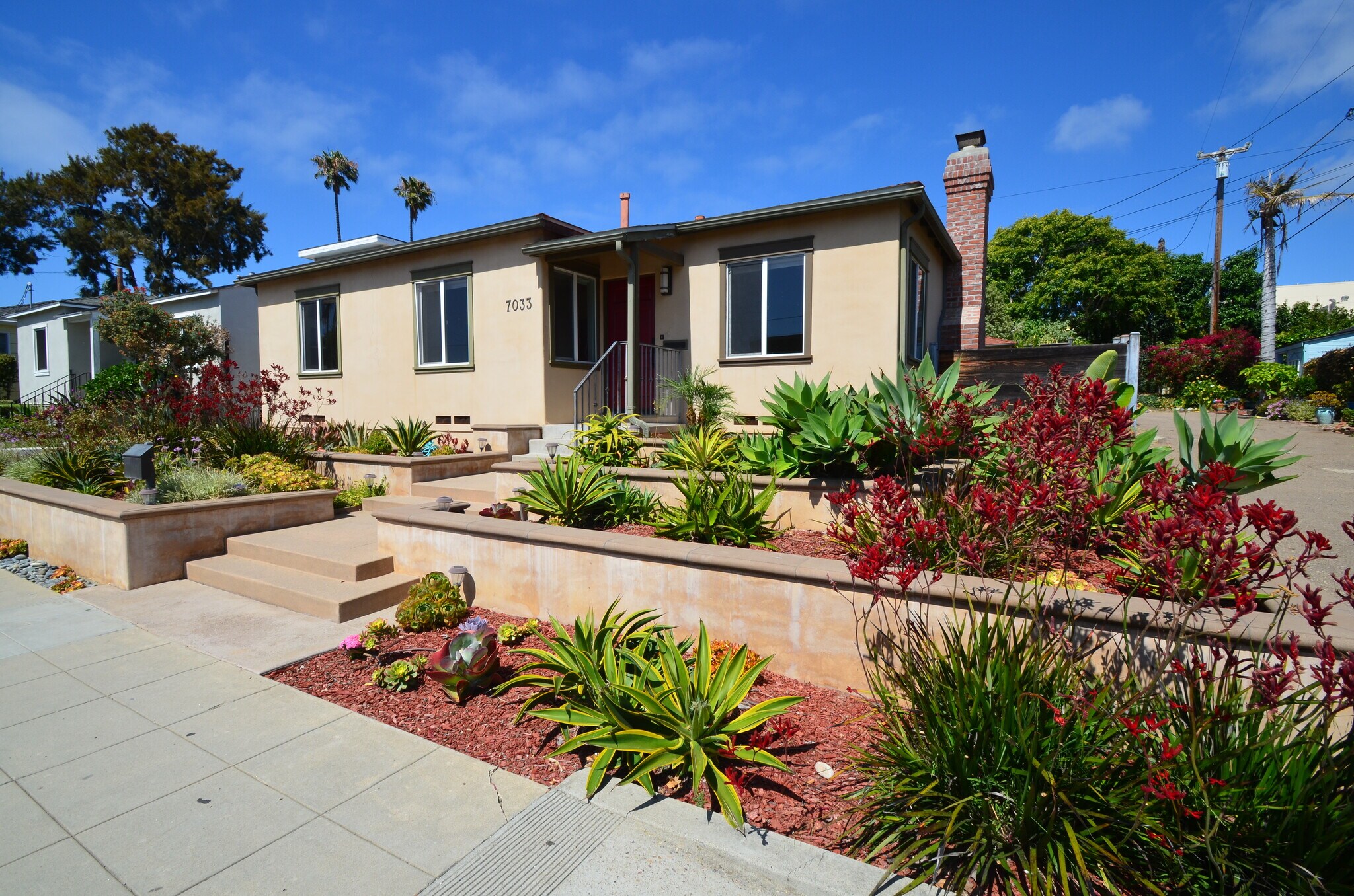 Building Photo - 7033 Draper Ave