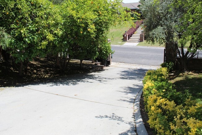 Building Photo - Unique Bakersfield Home for Rent Bakersfiled Country Club