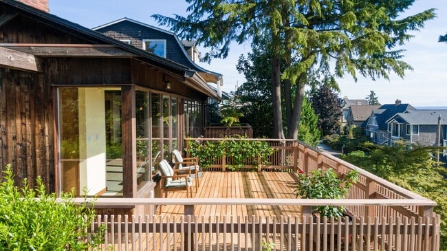 Building Photo - 4Bd/2.75Ba Seattle House