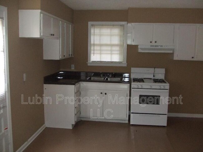 Building Photo - 2630 Whitman Ave